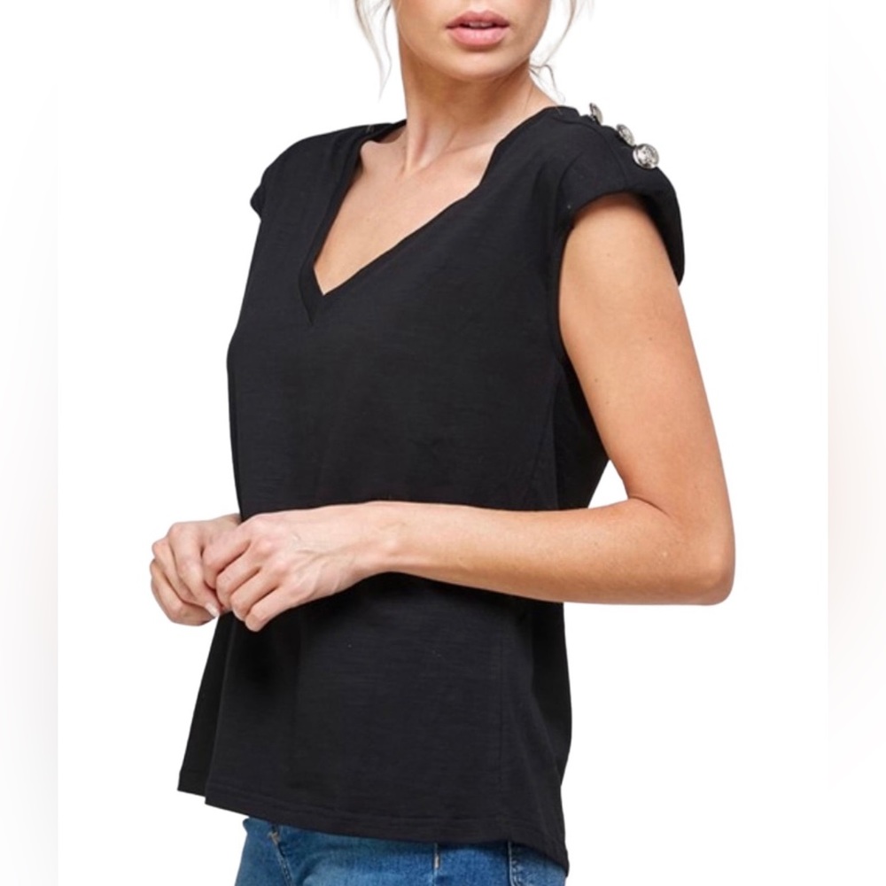 Shoulder Button Muscle tank top